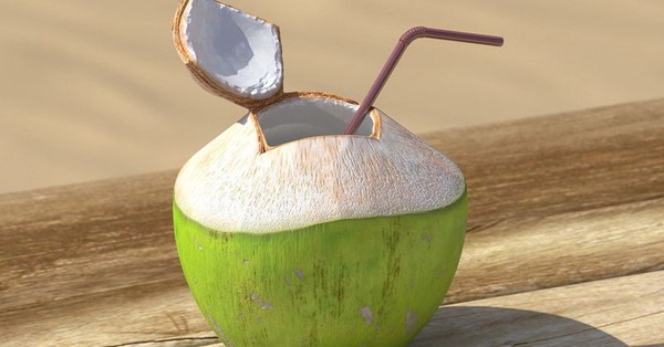 Mùa hè ai không nên uống nước dừa?
