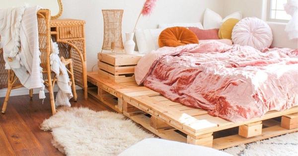 trang trí phòng ngủ bằng gỗ pallet