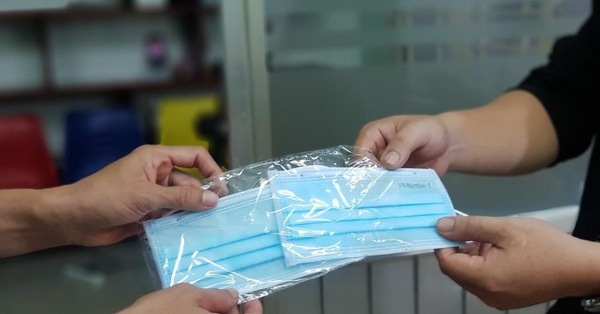 Cảnh báo: Giả nhân viên y tế phát khẩu trang tẩm thuốc mê nhằm chiếm đoạt tài sản