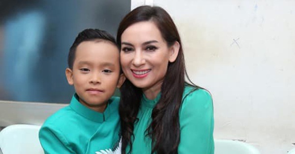 Xôn xao thông tin Phi Nhung nâng giá cát xê khi đi hát cùng Hồ Văn Cường từ 60 triệu đồng lên 90 triệu đồng