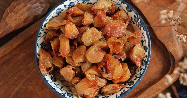 Mua quá nhiều vải ăn không kịp thì lấy ra làm ngay món này để dành vài tháng ăn vặt hay nấu chè vẫn cực ngon