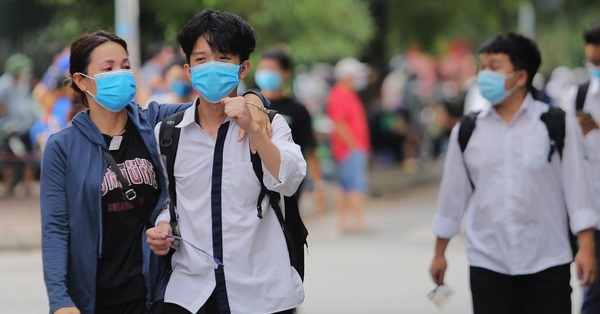 So sánh điểm chuẩn vào lớp 10 năm 2021 các trường top ở Hà Nội: Có trường tăng hơn 10 điểm - Vimarsana News