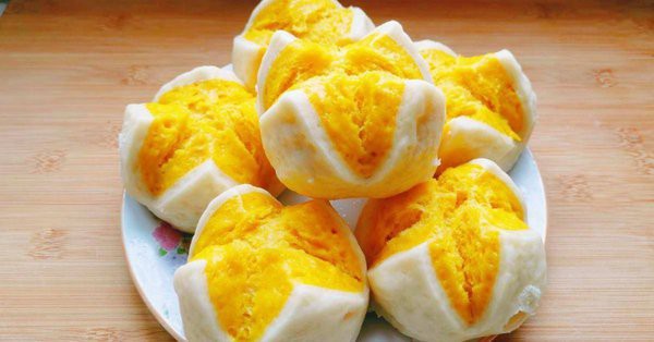 Cách làm bánh bí đỏ hấp không cần bột mì, lò nướng đảm bảo thành công