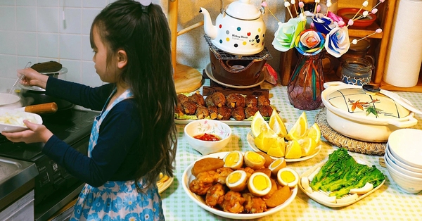 Hạnh phúc của người mẹ mỗi ngày được thưởng thức món ăn con gái 8 tuổi tự tay nấu