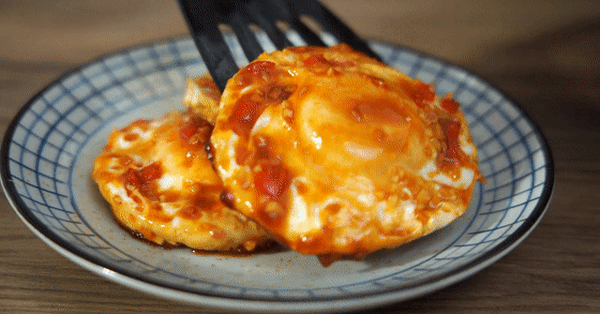 Món trứng gà sốt chua ngọt có thể kết hợp với các món ăn khác không?
