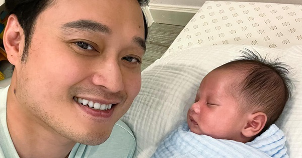 Quang Vinh suddenly flaunted the image of his newborn son?