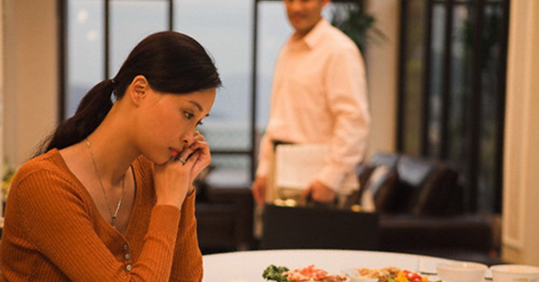 Husband criticizes his wife’s cooked rice and goes to a neighboring restaurant and finally