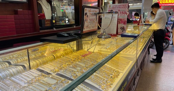 Gold price in the morning of March 15 is around 69 million VND/tael