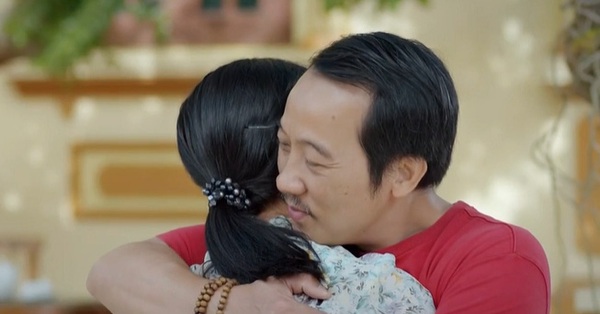Loi was overjoyed to see Hoa rush to hug her father