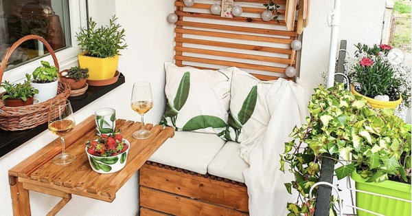 The tiny 2-square-meter balcony turns into a chill corner with neat items everywhere