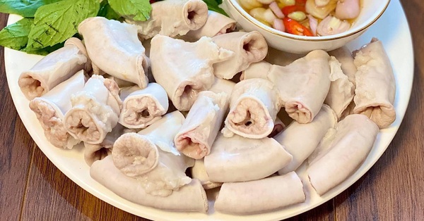 How to prepare pork intestines, how to make delicious crispy boiled pork intestines