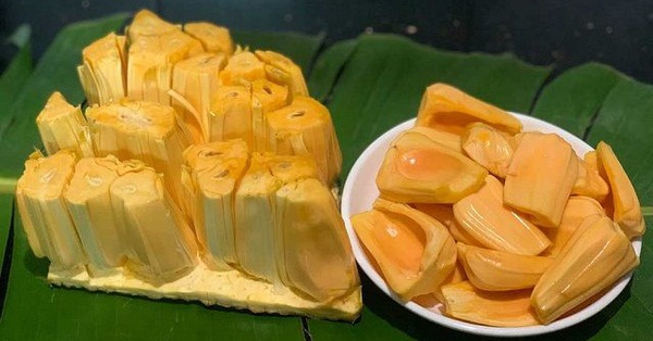 Signs of old Thai jackfruit, not soaked in chemicals, should be bought for the whole family to eat