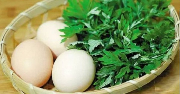 Women eat wormwood boiled eggs every day during menstruation
