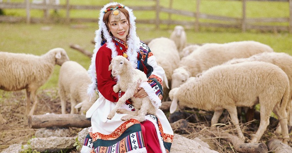 Quynh Nga transforms into a Mongolian beauty hugging a sheep, arching, revealing her co-starring role with Viet Anh