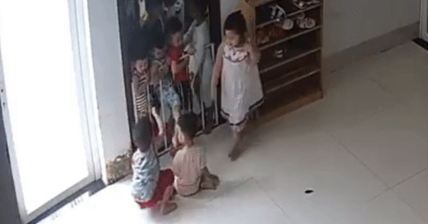 Trembling mother witnessed through camera the scene where her son was beaten by his big sister at kindergarten