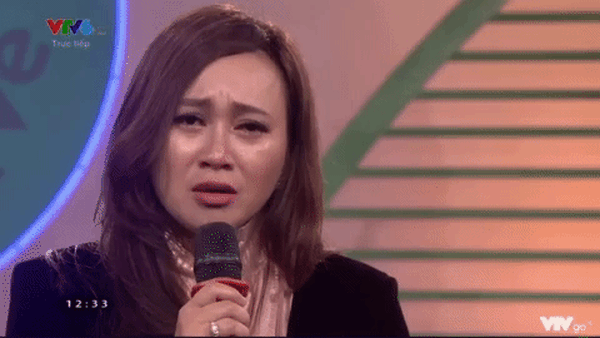 Singer Khanh Linh sobs and misses her brother