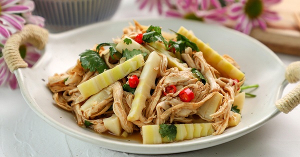 How to make chicken mixed with bamboo shoots, a very strange dish from chicken