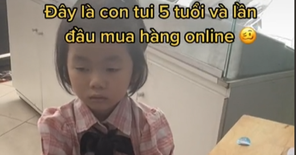 5-year-old girl ordering online and asking questions from her mother
