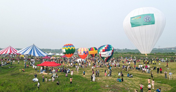Hanoi hot air balloon festival is suspended due to weather