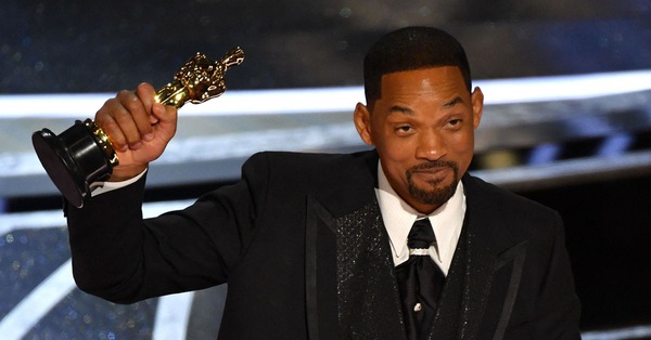 Will Smith burst into tears accepting the Oscar, apologizing for hitting co-workers on stage