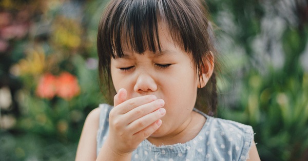 Children F0 with a lot of cough, cough with phlegm, sore throat should take antibiotics?
