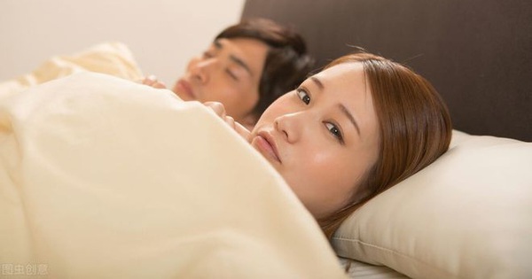 Phụ nữ ngoại tình nghĩ gì khi chung giường với chồng?
