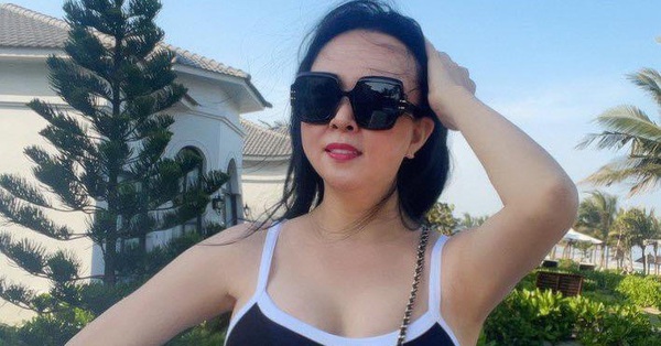 Phuong Chanel wears a swimsuit to show off her “fiery” body at the age of 45