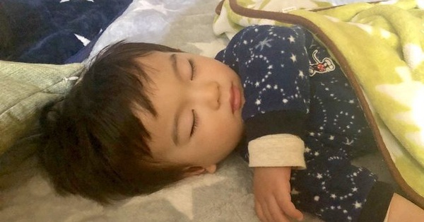 The nanny put the baby to sleep this way, the mother decided to increase the salary