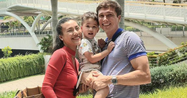 Hoang Oanh’s Western husband shows off a happy family moment a day before announcing his divorce