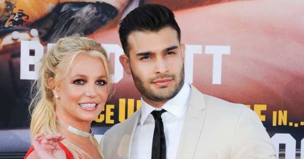 Britney Spears officially married her 13-year-old model boyfriend after announcing her pregnancy?
