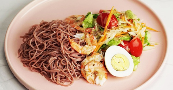 How to make brown rice vermicelli mixed with soy sauce to help relieve extreme boredom