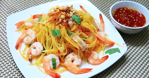 How to make papaya shrimp salad with meat is very simple but delicious and nutritious