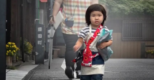 Netflixの新シリーズは、幼い子供たちが一人で街を歩き回ることに関しては物議を醸しています