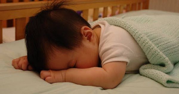 2 super cool methods to train children to sleep on their own, not only help them develop IQ