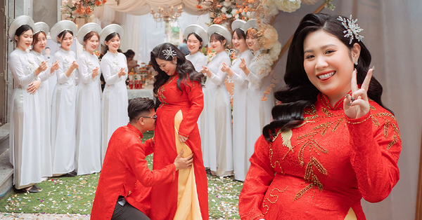 The bride is 5 months pregnant with a jubilant engagement ceremony