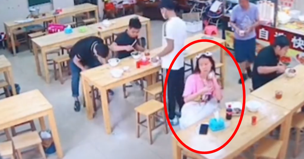 The girl used tissues in the restaurant so much that netizens were outraged