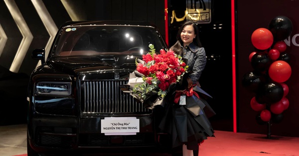 Who is the woman who owns a supercar Rolls Royce Cullinan Black Badge about 60 billion?