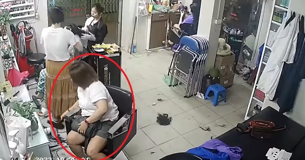 A female customer stealthily stole money at the hairdresser’s, never expected to be “peeled” by the camera for embarrassing behavior