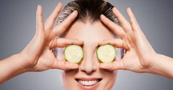 Treat dark circles with almond oil and cold milk