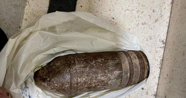 The airport was in turmoil because tourists brought home artillery shells as souvenirs
