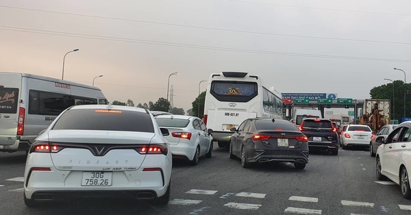 National Highway 1A is partially congested, vehicles waiting for each other extend for a km