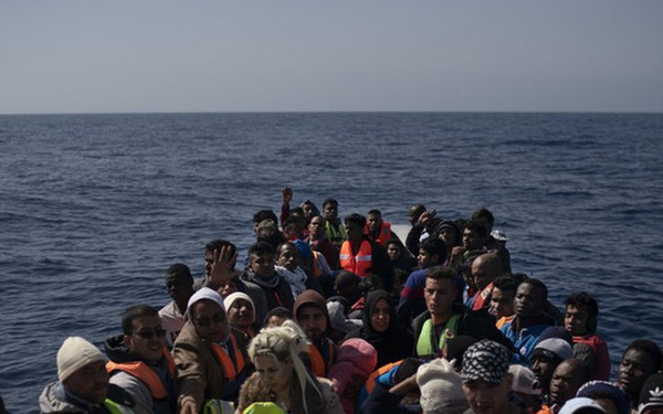 Boat “stuffed” with nearly 100 people in the Mediterranean Sea, only 4 people survived