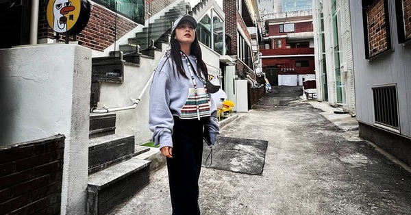Kim Tae Hee shows off a “virtual living” picture in the neighborhood near her house taken by her husband?
