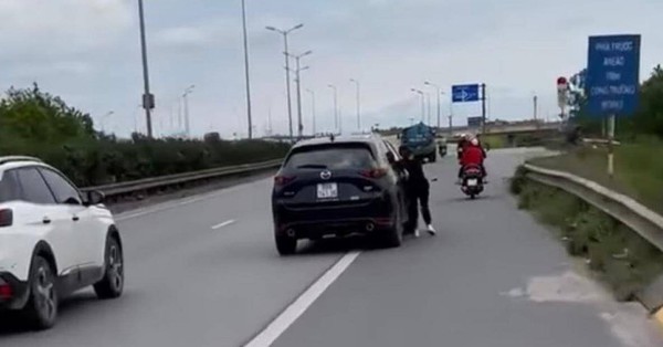 Verify the clip recording the scene of the car dragging the woman while clinging to the side of the car
