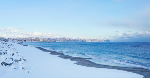 So this is the “winter land” Hokkaido, where the white snow meets the blue sea
