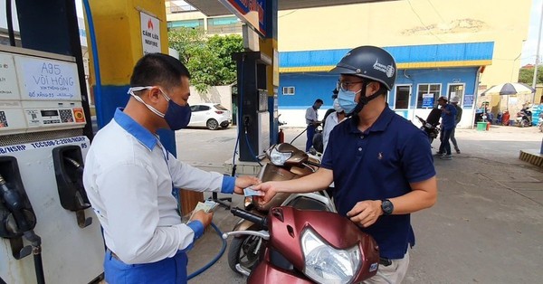 Gasoline price increased sharply today, close to the mark of 30,000 VND/liter
