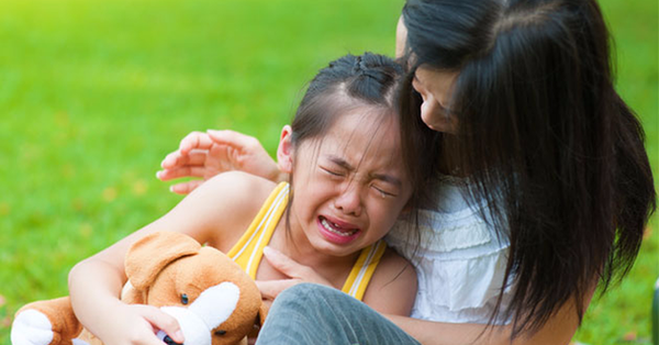 How to inform and help children overcome the pain of losing a loved one