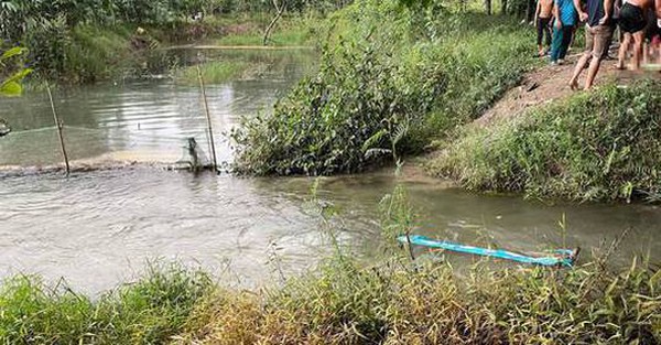 The bodies of 2 boys drowned in the canal in Binh Phuoc were found