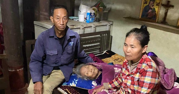 The son fell in a critical condition without money for treatment, the old couple was helpless to ask for help