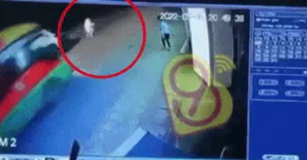 The moment the boy was hit by a passenger car in Hung Yen, 22 seconds of grief made everyone feel sad
